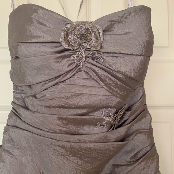 Formal evening gown /  Prom Dress EUC - Picture 2 of 6